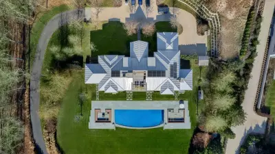 Villa Elysee - Thumbnail 1