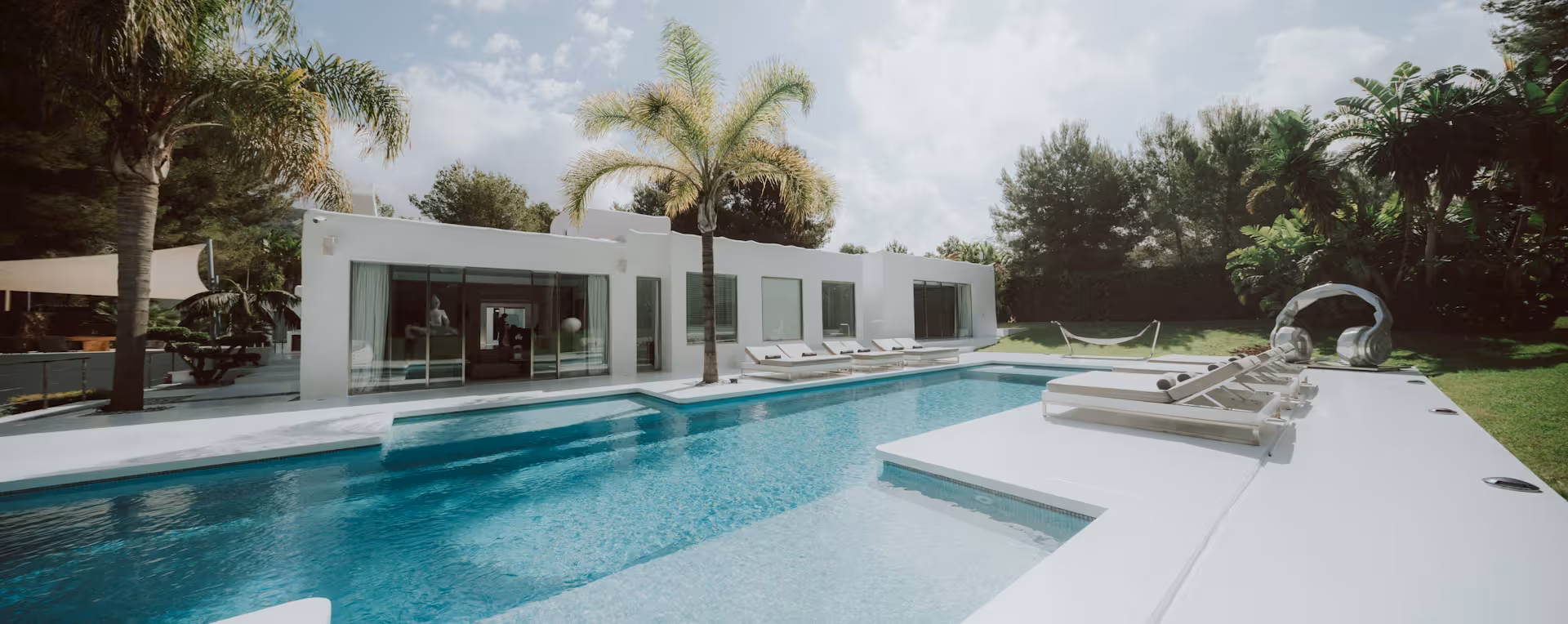 Villa Naira - Thumbnail 6