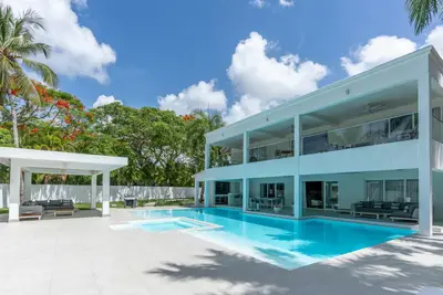 Villa Den - Thumbnail 2