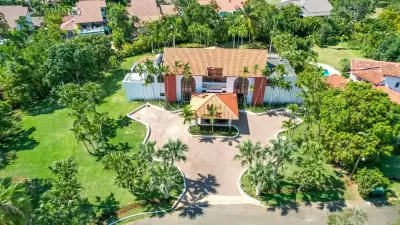 Villa Neves - Thumbnail 1