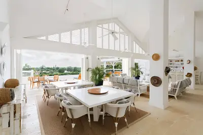 Villa Elena - Thumbnail 4